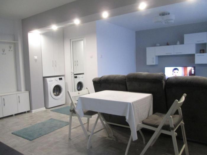 Apartament Sarra Tergovistye Kültér fotó